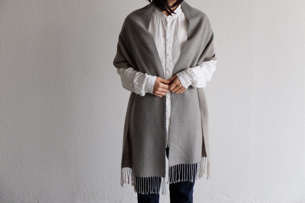 手織りカシミヤマフラー 墨染め×胡桃染め 切り房