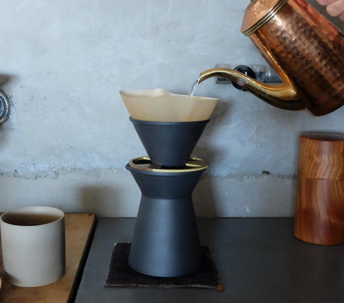 LIXIL　Living Deli コラム　コーヒーグッズは経年変化を楽しむ。天然素材のドリッパーや鉄瓶も