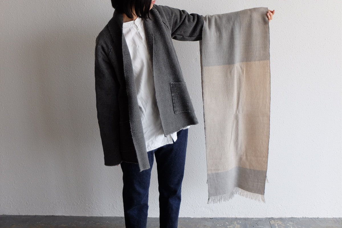 手織りカシミヤマフラー 墨染め×胡桃染め 切り房