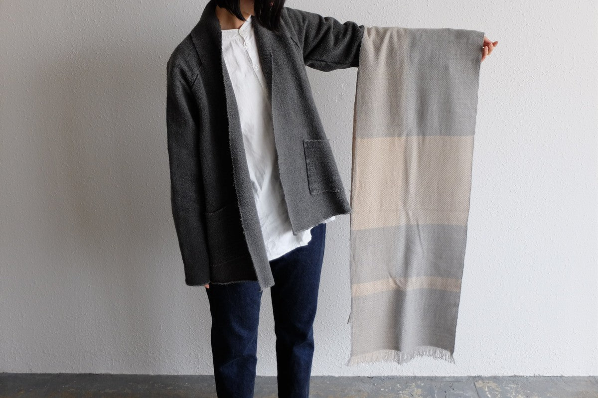 手織りカシミヤマフラー 墨染め×胡桃染め 切り房