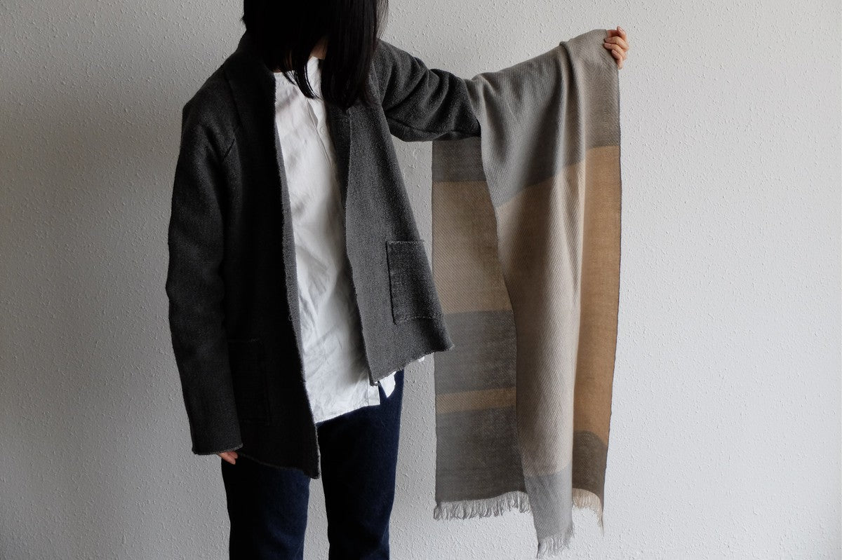 手織りカシミヤマフラー 墨染め×胡桃染め 切り房
