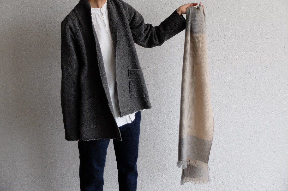 手織りカシミヤマフラー 墨染め×胡桃染め 切り房