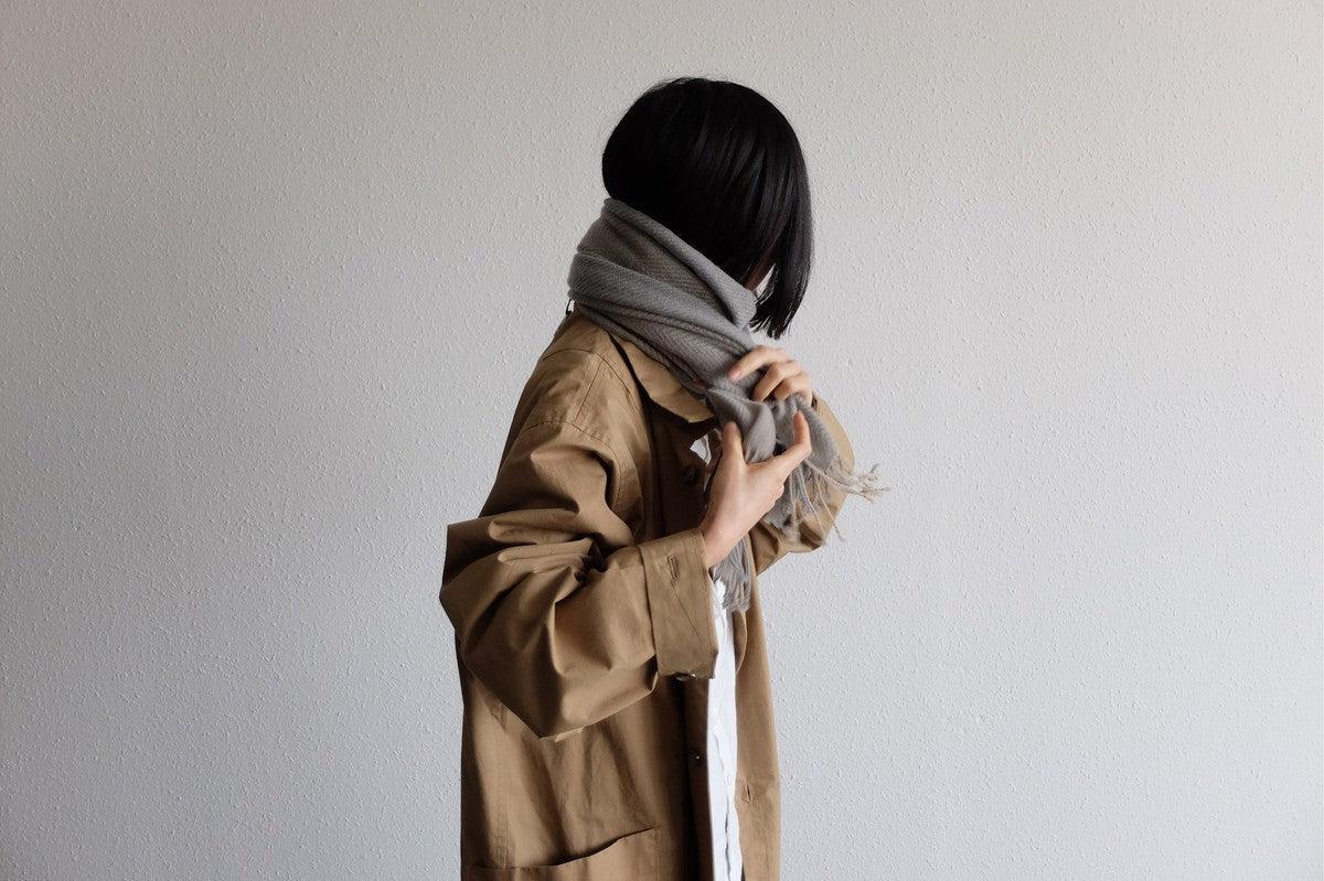 手織りカシミヤマフラー 墨染め×胡桃染め 切り房