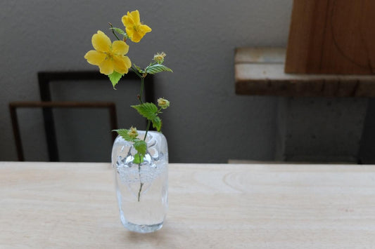ガラスのフラワーベース