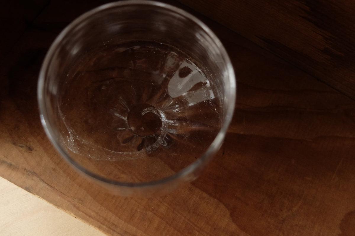 吹きガラスのグラス 六角 渦