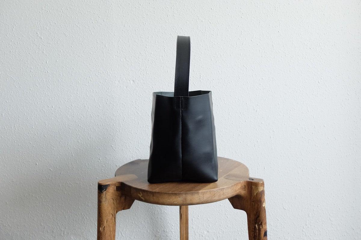 レザーキューブバッグ