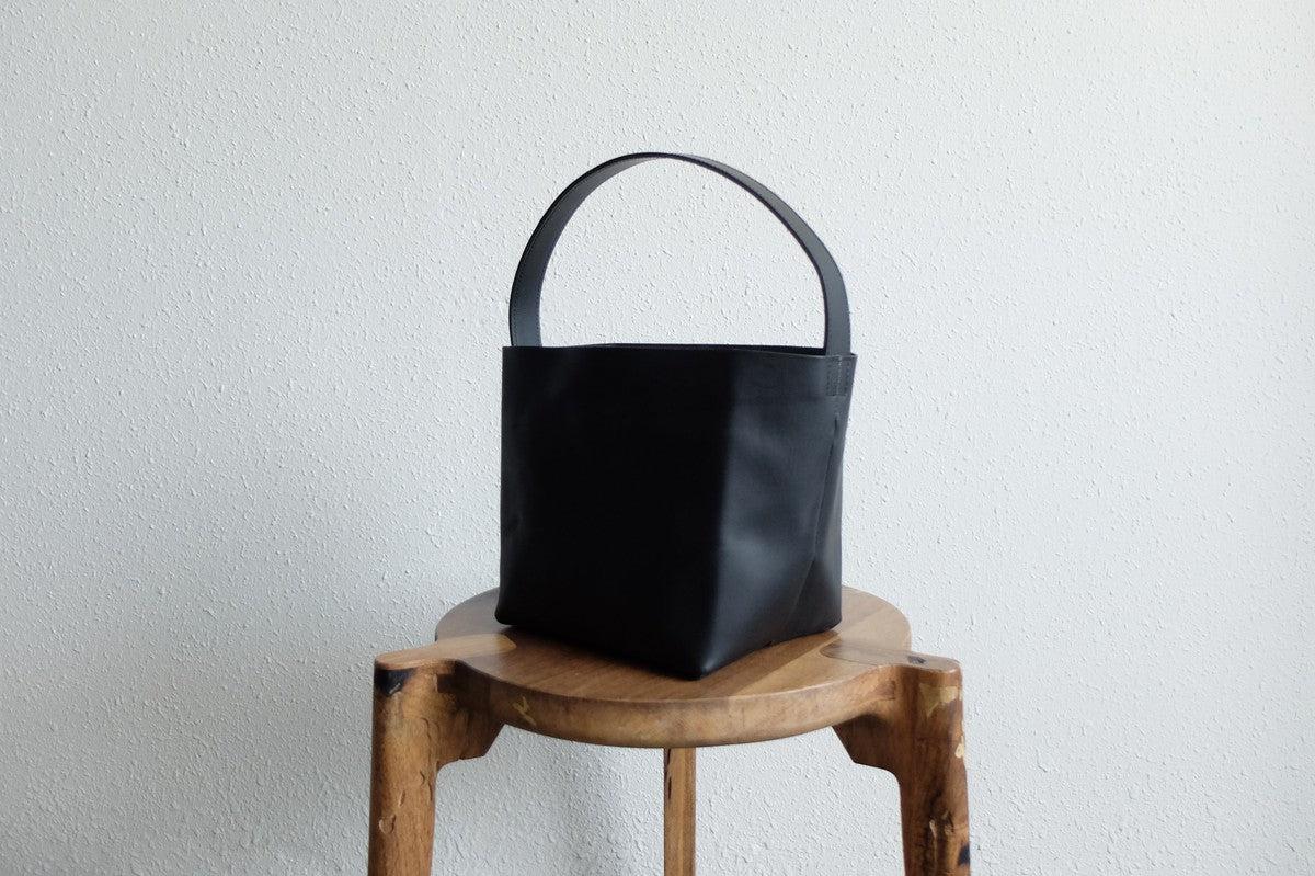 レザーキューブバッグ