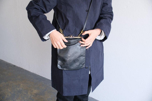 frame porch ＜エゾ鹿革黒染・L＞ レザーショルダーポーチ SHC-31D