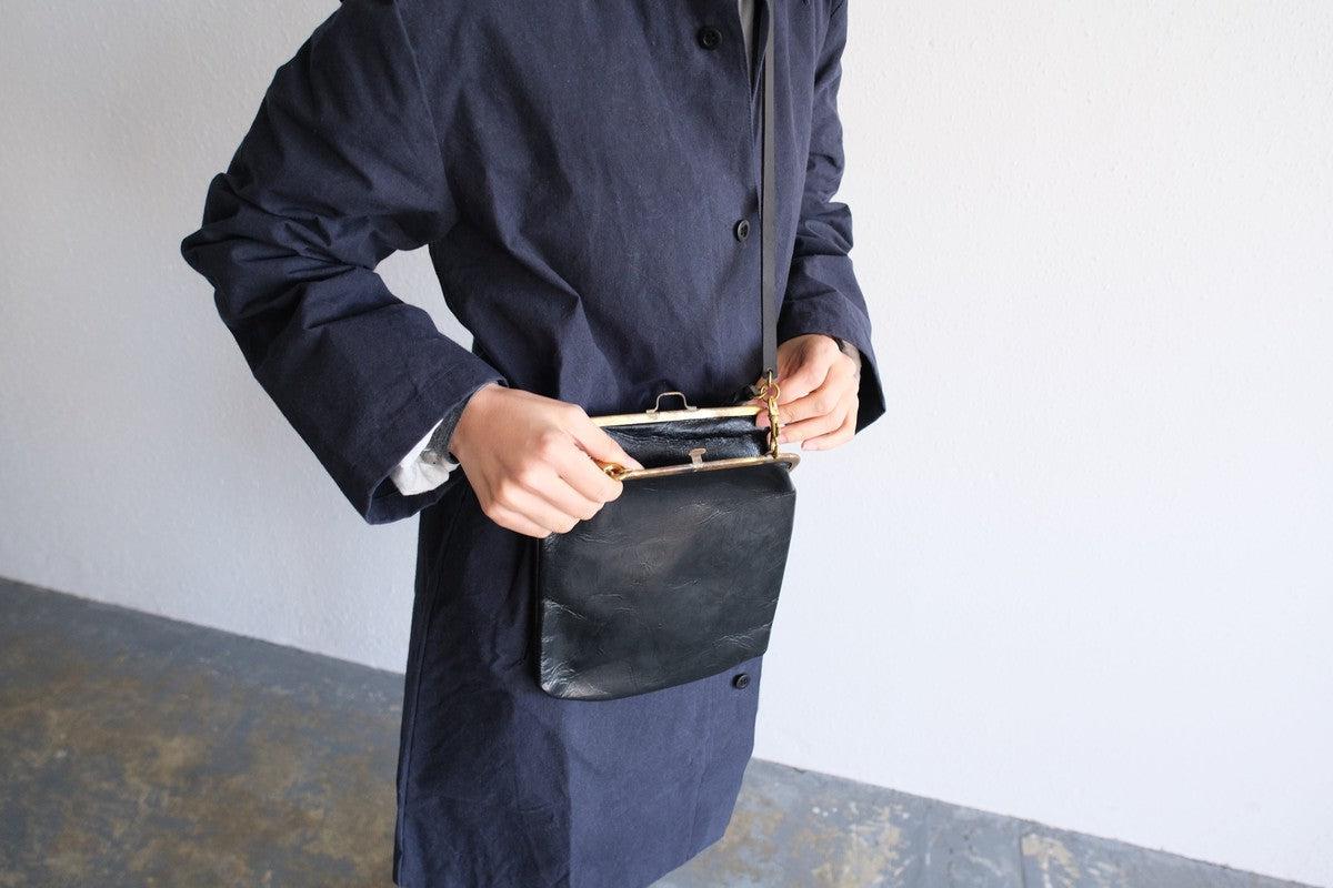 frame porch ＜エゾ鹿革黒染・L＞ レザーショルダーポーチ SHC-31D