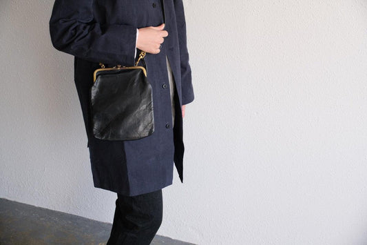 frame porch ＜エゾ鹿革黒染・L＞ レザーショルダーポーチ SHC-31D