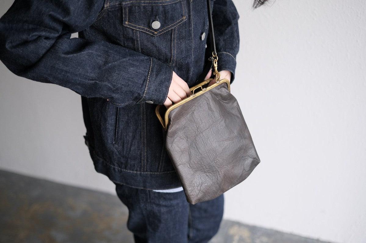 frame porch ＜鹿革鉄媒染・L＞ レザーショルダーポーチ SHC-31D