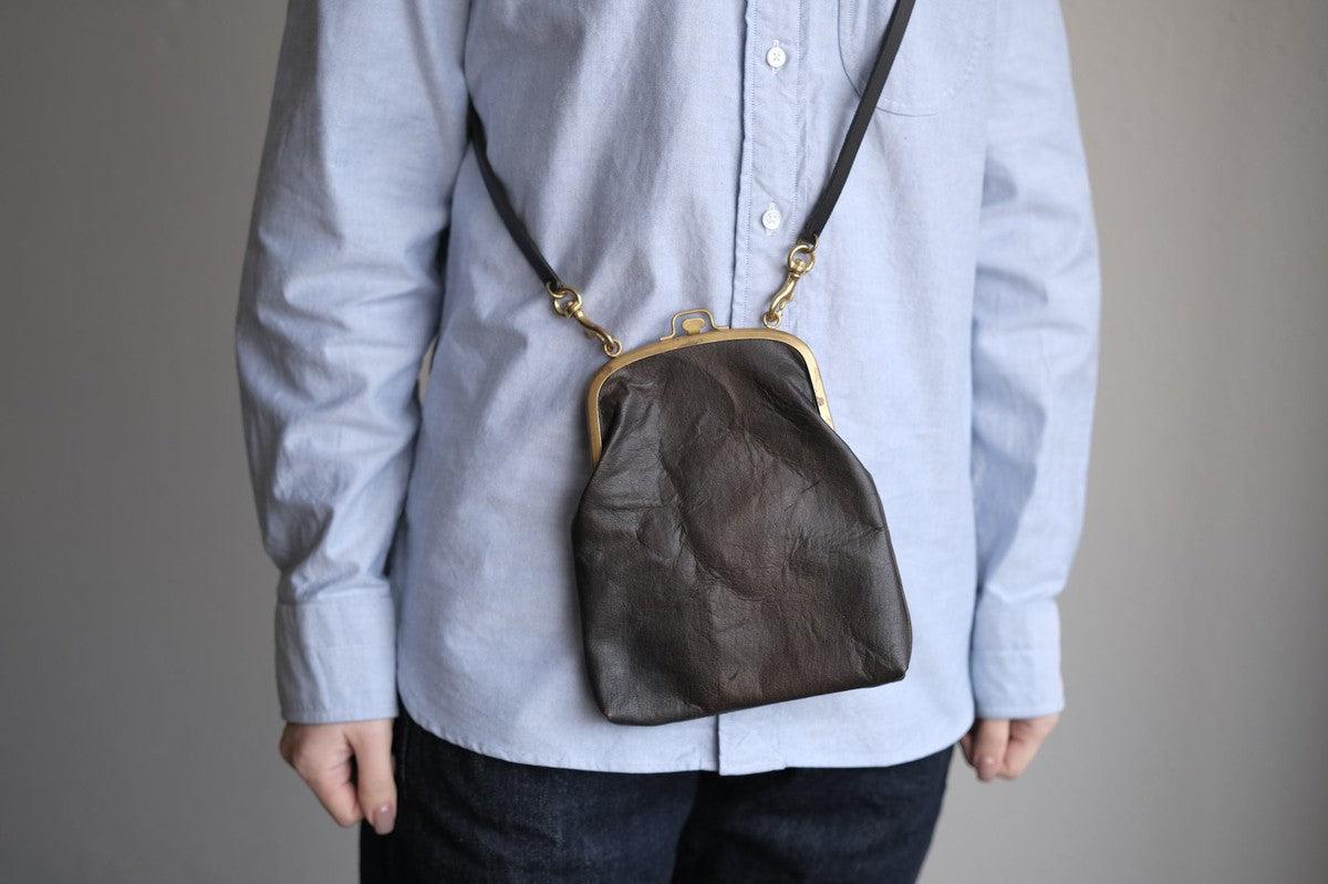 レザーショルダーポーチ ＜鹿革鉄媒染＞ ｜SHO-65D