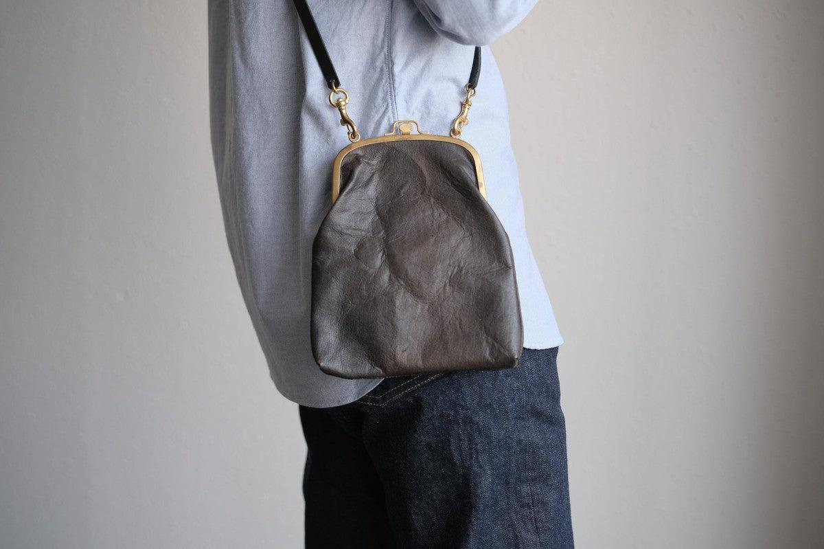 レザーショルダーポーチ ＜鹿革鉄媒染＞ ｜SHO-65D