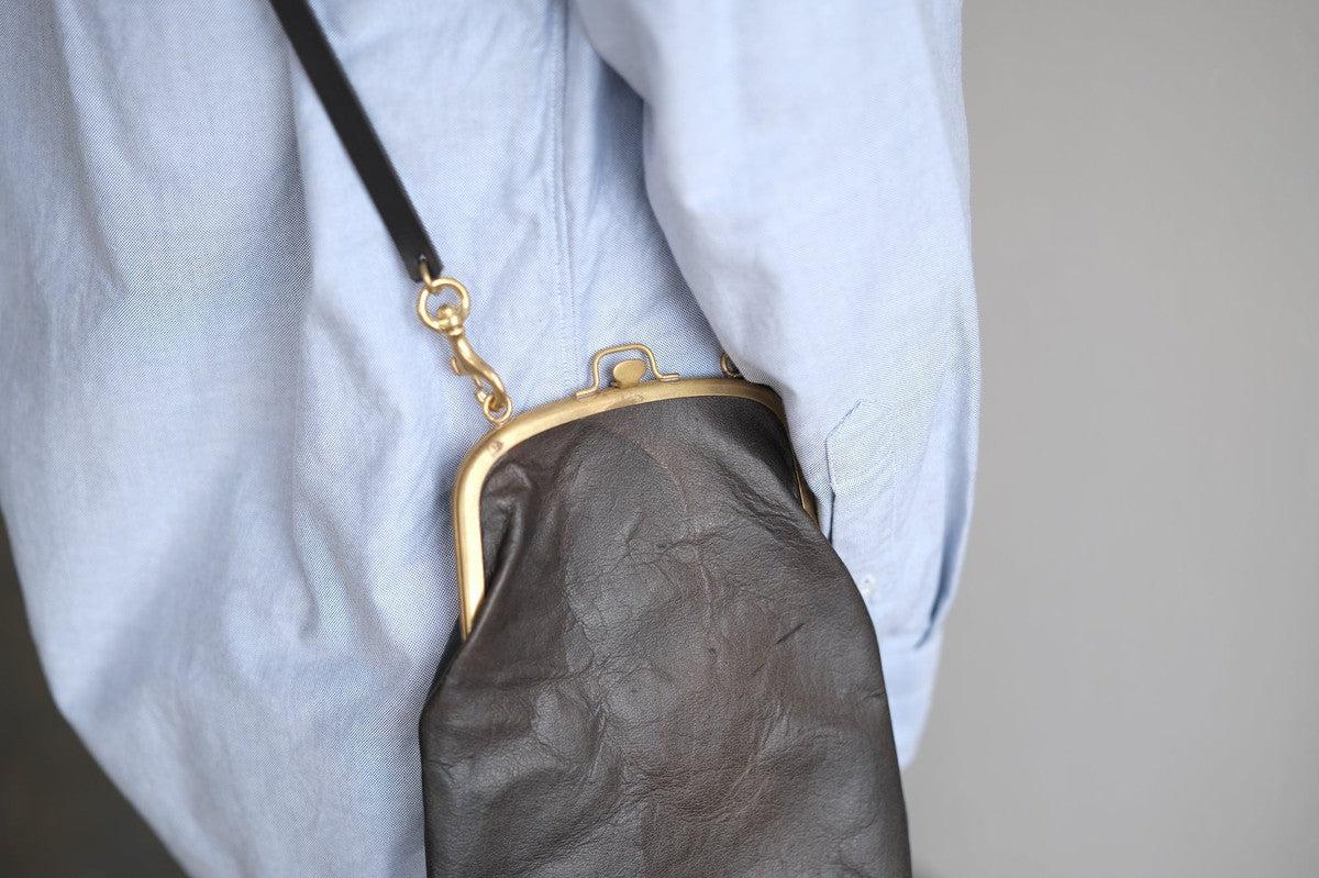 レザーショルダーポーチ ＜鹿革鉄媒染＞ ｜SHO-65D