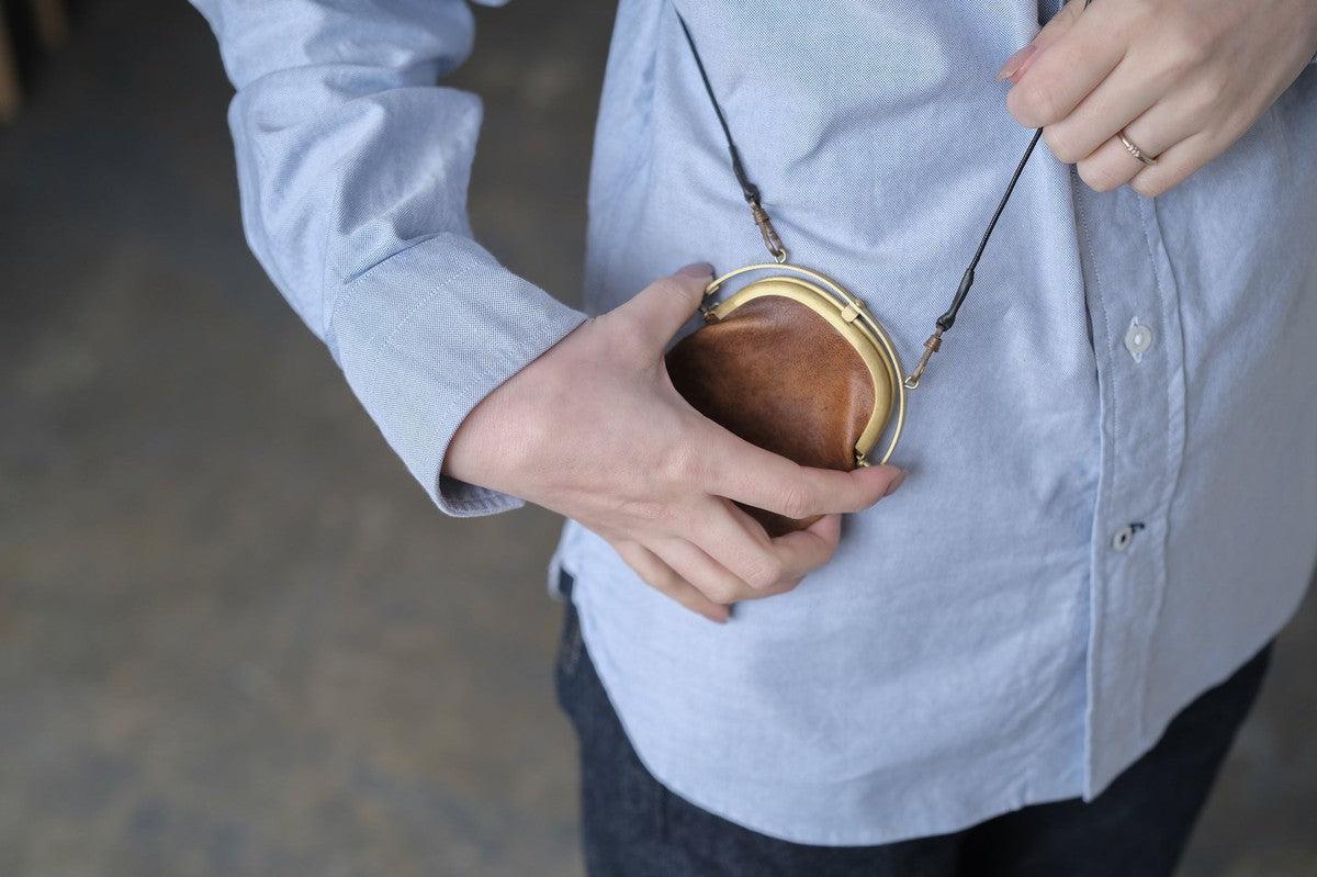 レザーショルダーミニポーチ ＜鹿革ヌメオイル＞ ｜SHC-82D