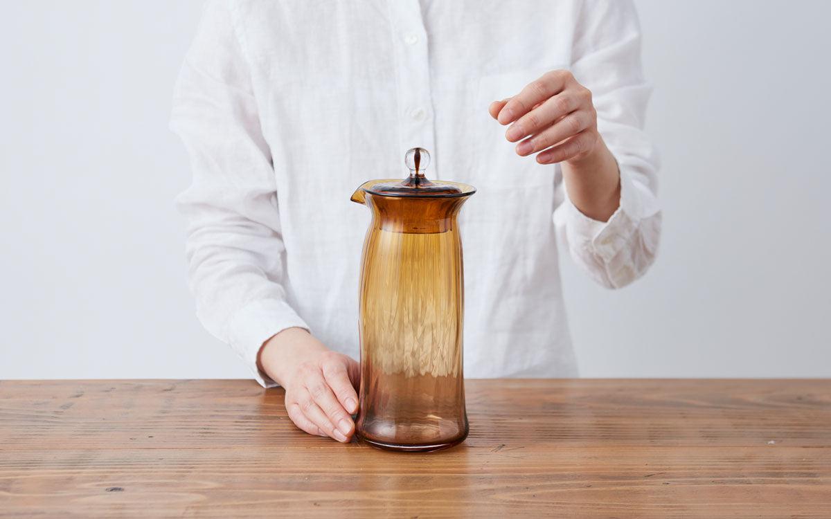 吹きガラスの蓋付きピッチャー ブルー