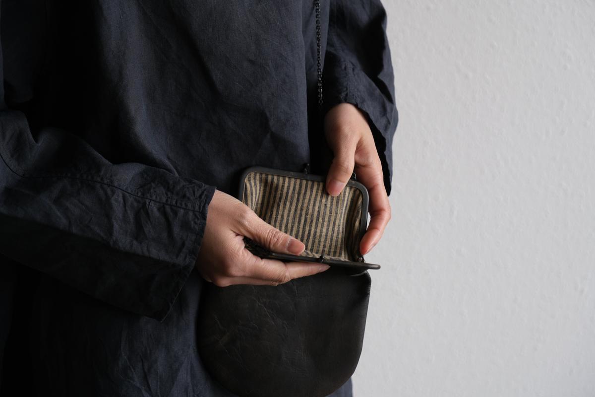 レザーショルダーポーチ frame porch SHC-301 ＜鹿革 black＞