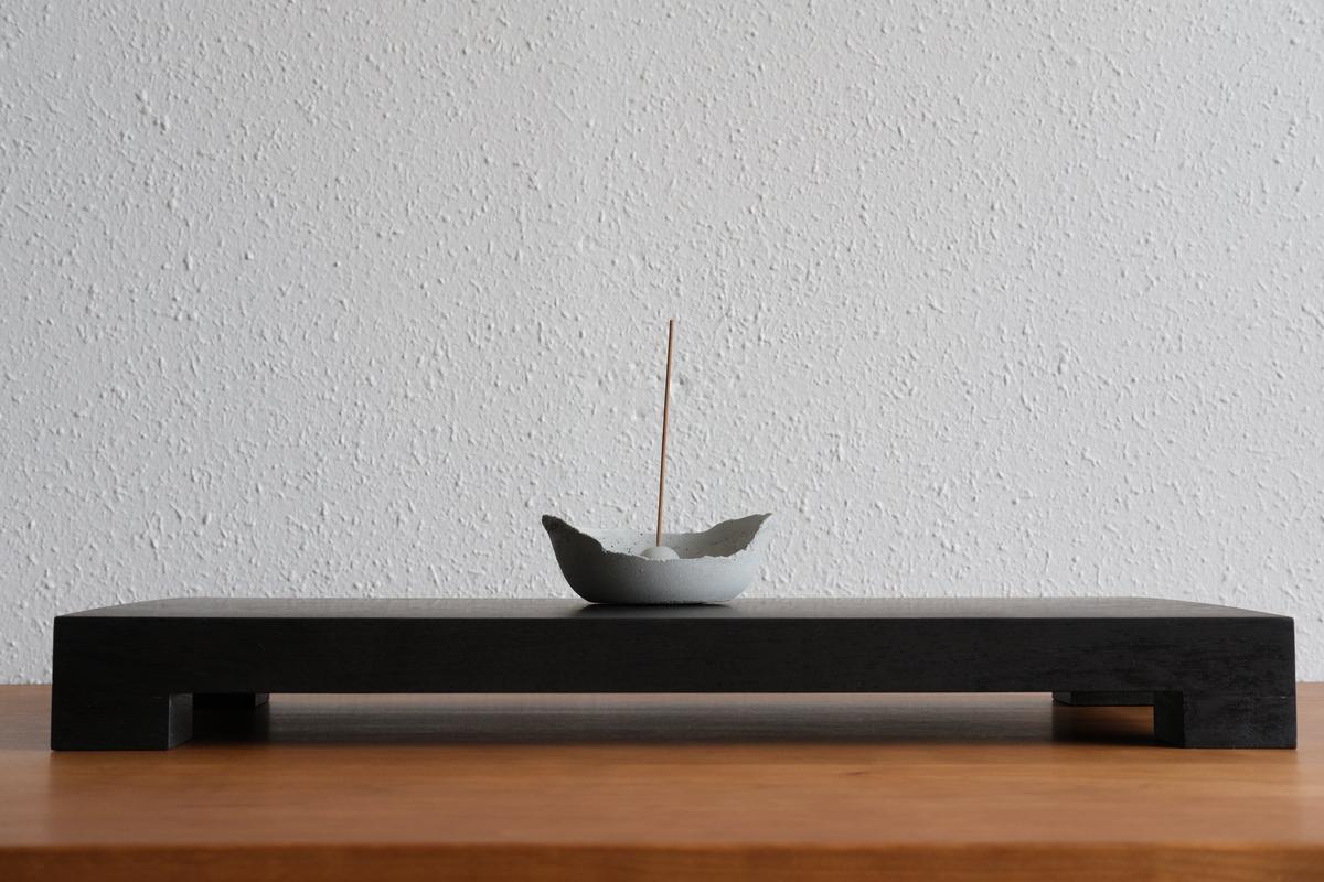 無垢材の切出し脚付き台 ウェンジ オイル仕上げ ＜4＞