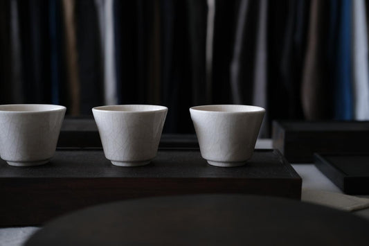 湯呑み碗 白 貫入