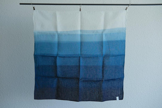 【1点限定】本藍染め麻風呂敷 小（グラデーション）
