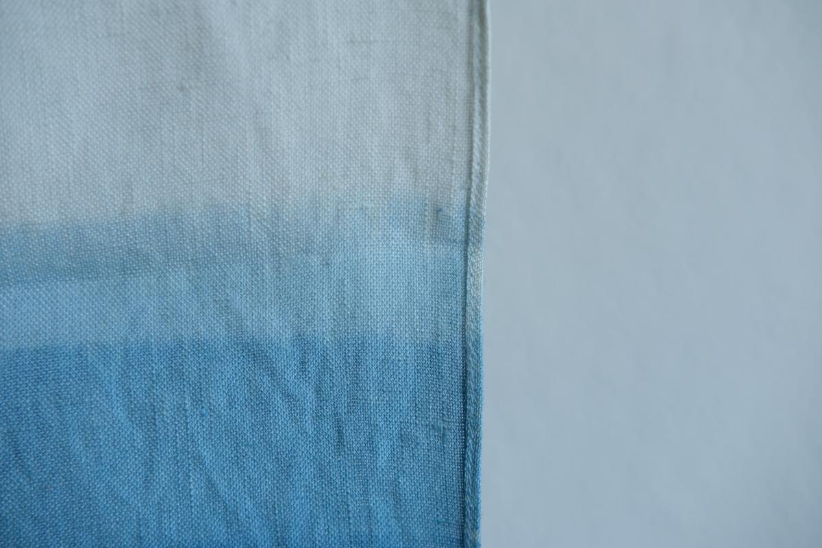 【1点限定】本藍染め麻風呂敷 小（グラデーション）