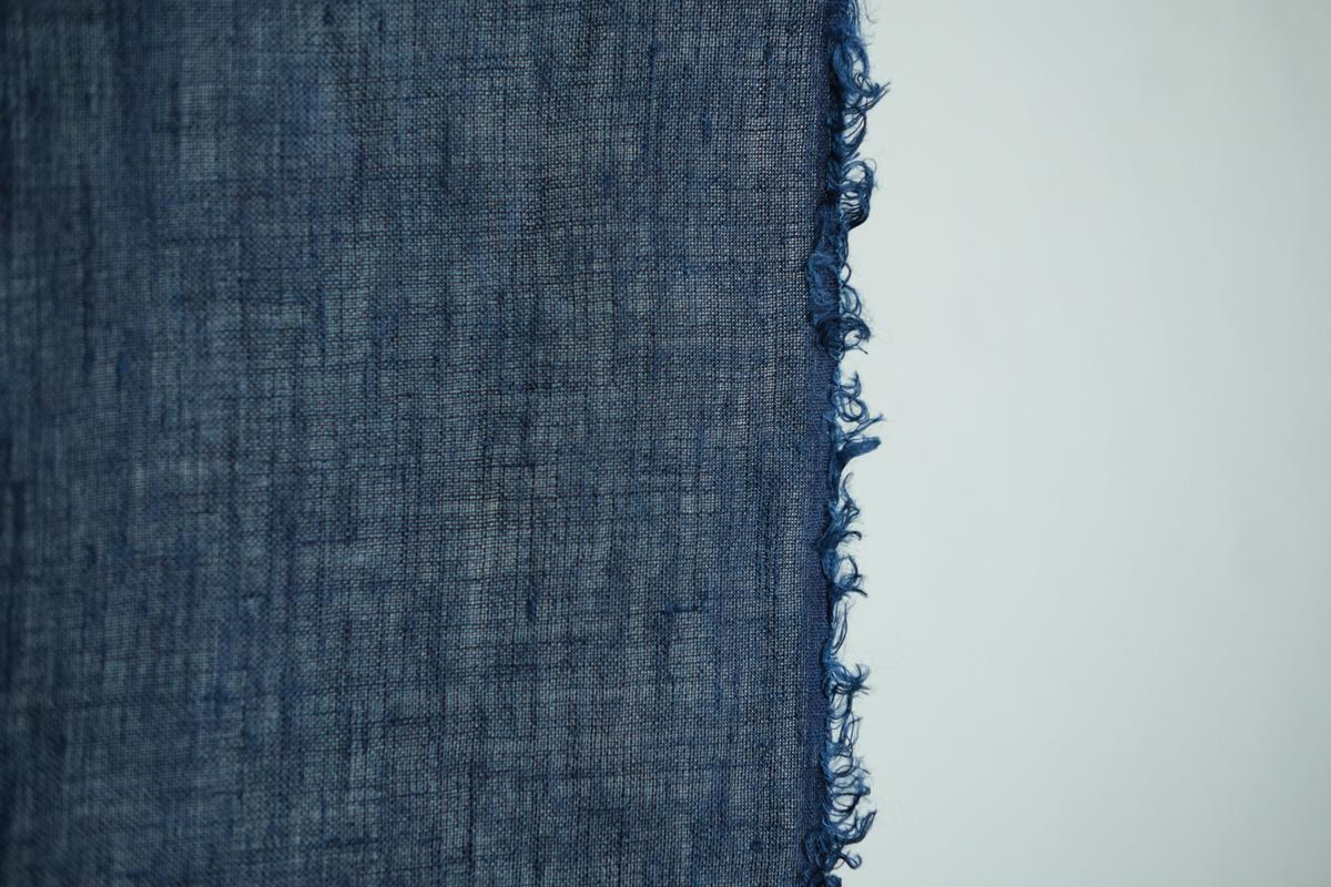 本藍染め麻風呂敷 大（無地） リネン・レピア織機