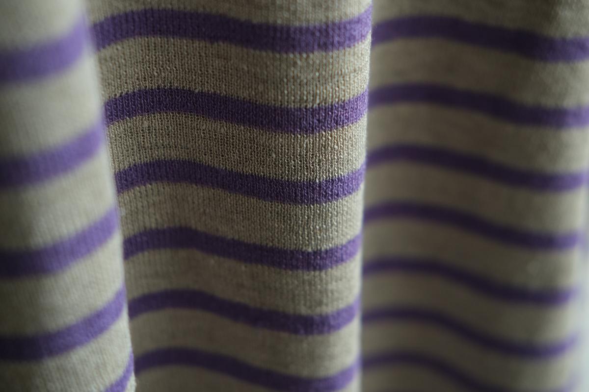 リネンニットボーダー半袖プルオーバー｜メンズ｜生成×パープル