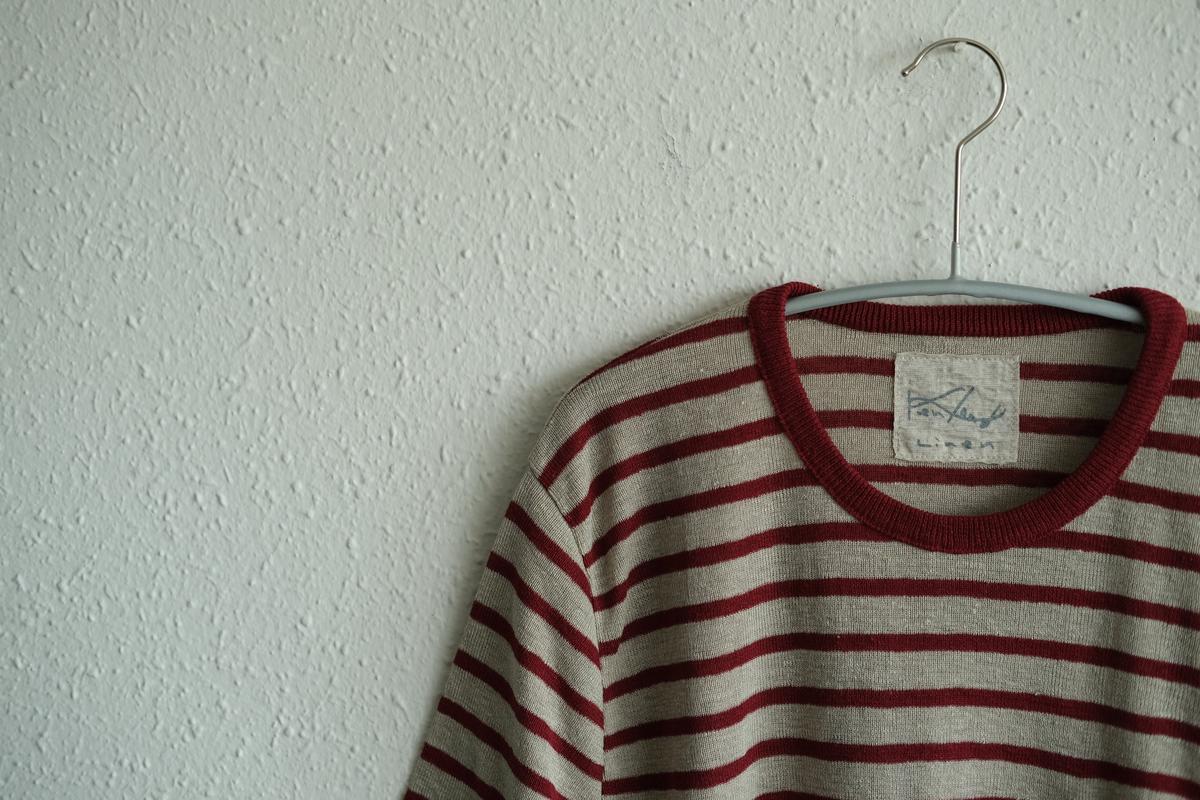 リネンニットボーダー半袖プルオーバー｜メンズ｜生成×エンジ