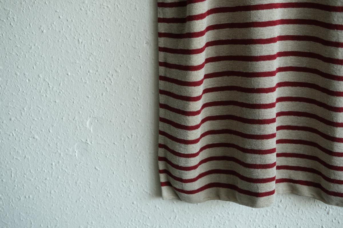 リネンニットボーダー半袖プルオーバー｜メンズ｜生成×エンジ