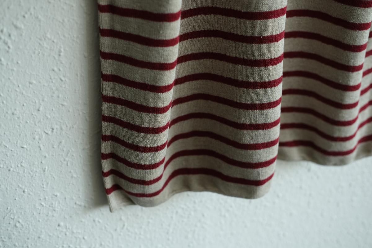 リネンニットボーダー半袖プルオーバー｜メンズ｜生成×エンジ