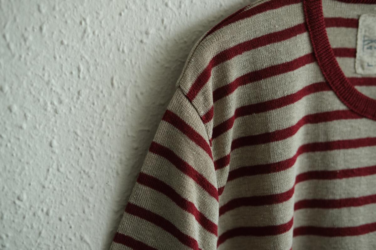 リネンニットボーダー半袖プルオーバー｜メンズ｜生成×エンジ