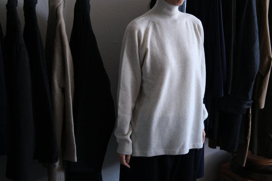MITTAN / ウルグアイウールタートルセーター 薄灰 KN-34 / unisex