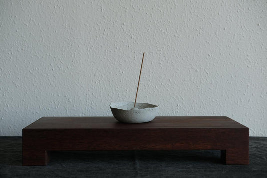 無垢材の切出し脚付き台 樹種不明 オイル仕上げ <1>