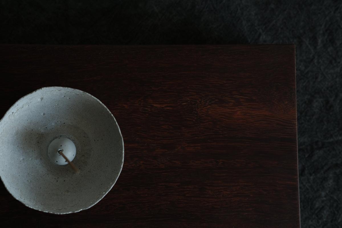 無垢材の切出し脚付き台 樹種不明 オイル仕上げ ＜1＞