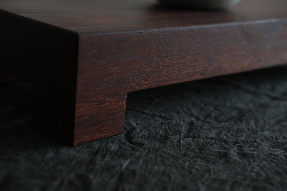 無垢材の切出し脚付き台 樹種不明 オイル仕上げ ＜1＞