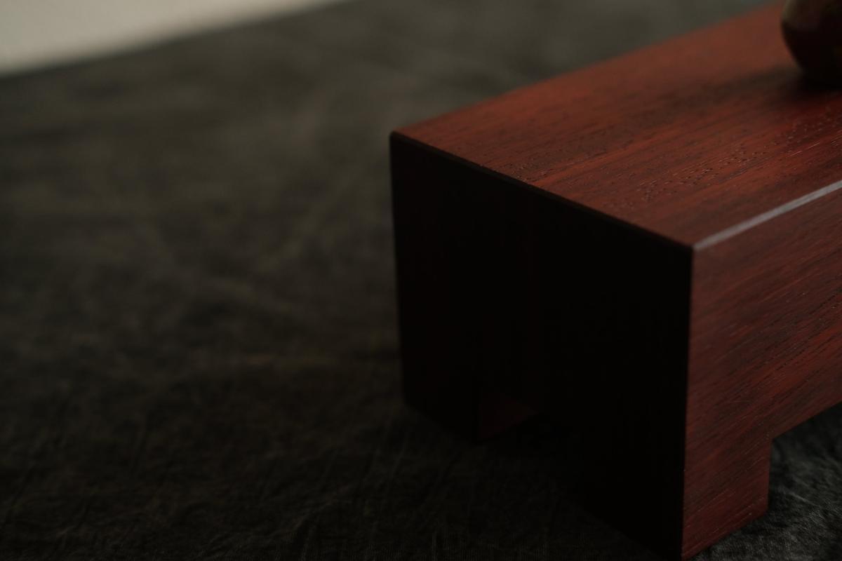 無垢材の切出し脚付き台 樹種不明 オイル仕上げ ＜3＞