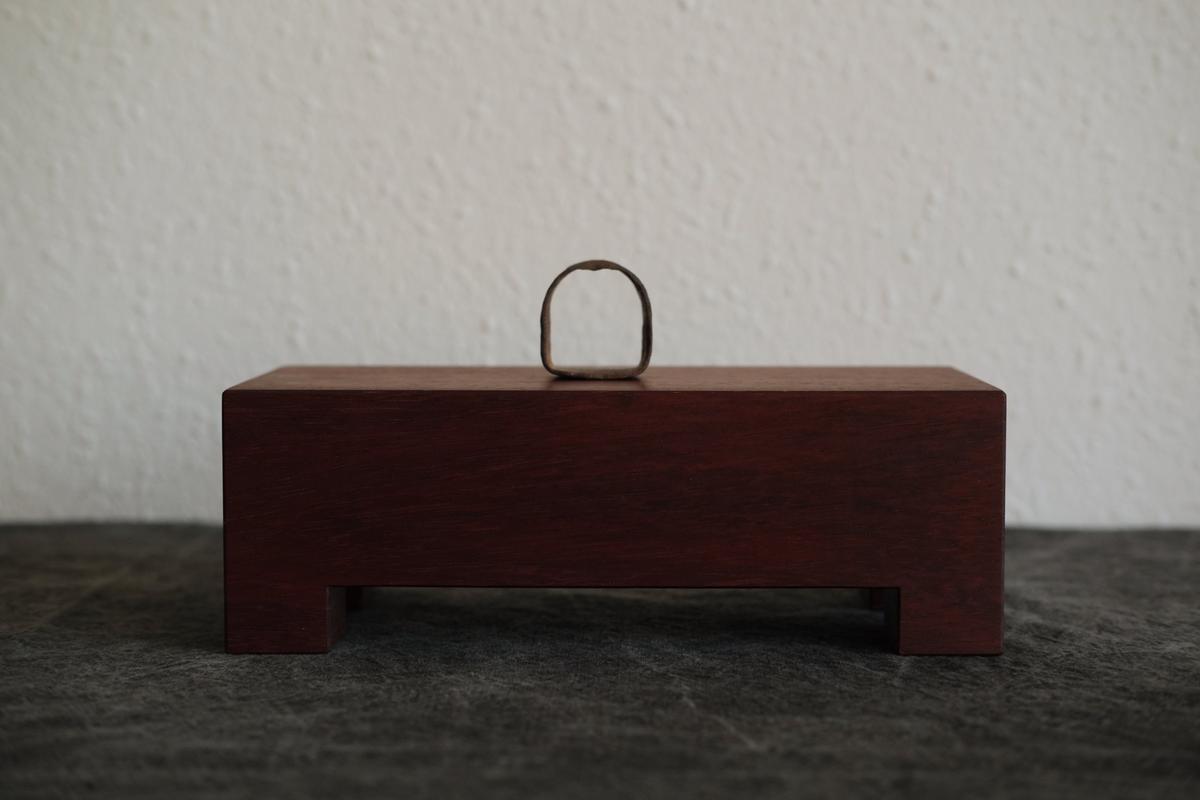 無垢材の切出し脚付き台 樹種不明 オイル仕上げ ＜2＞