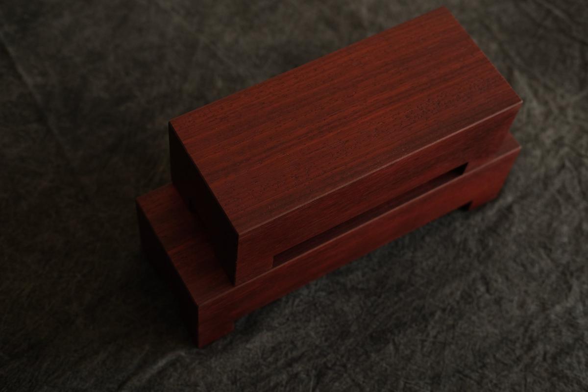 無垢材の切出し脚付き台 樹種不明 オイル仕上げ ＜3＞