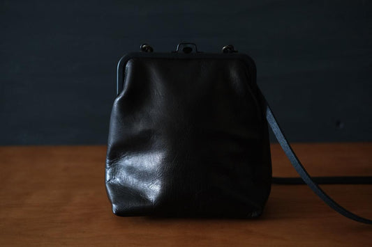 frame porch <エゾ鹿革黒染・Lマチあり> レザーショルダーポーチ SHO-61D