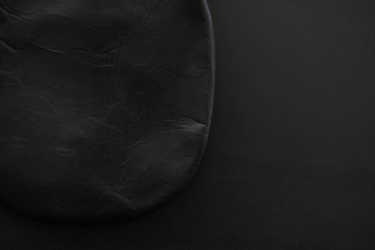 レザーショルダーポーチ frame porch SLAO-51 ＜鹿革 black＞ 01