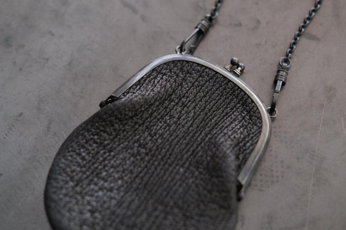 レザーショルダーミニポーチ egg-01 ＜サメ革 黒 パッチワーク＞