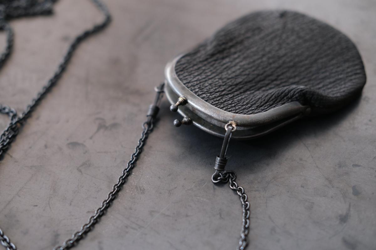 レザーショルダーミニポーチ egg-01 ＜サメ革 黒 パッチワーク＞