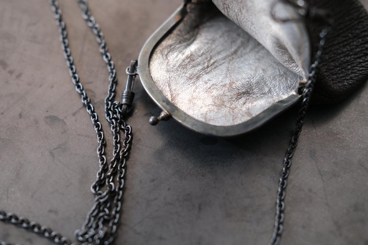 レザーショルダーミニポーチ egg-01 ＜サメ革 黒 パッチワーク＞