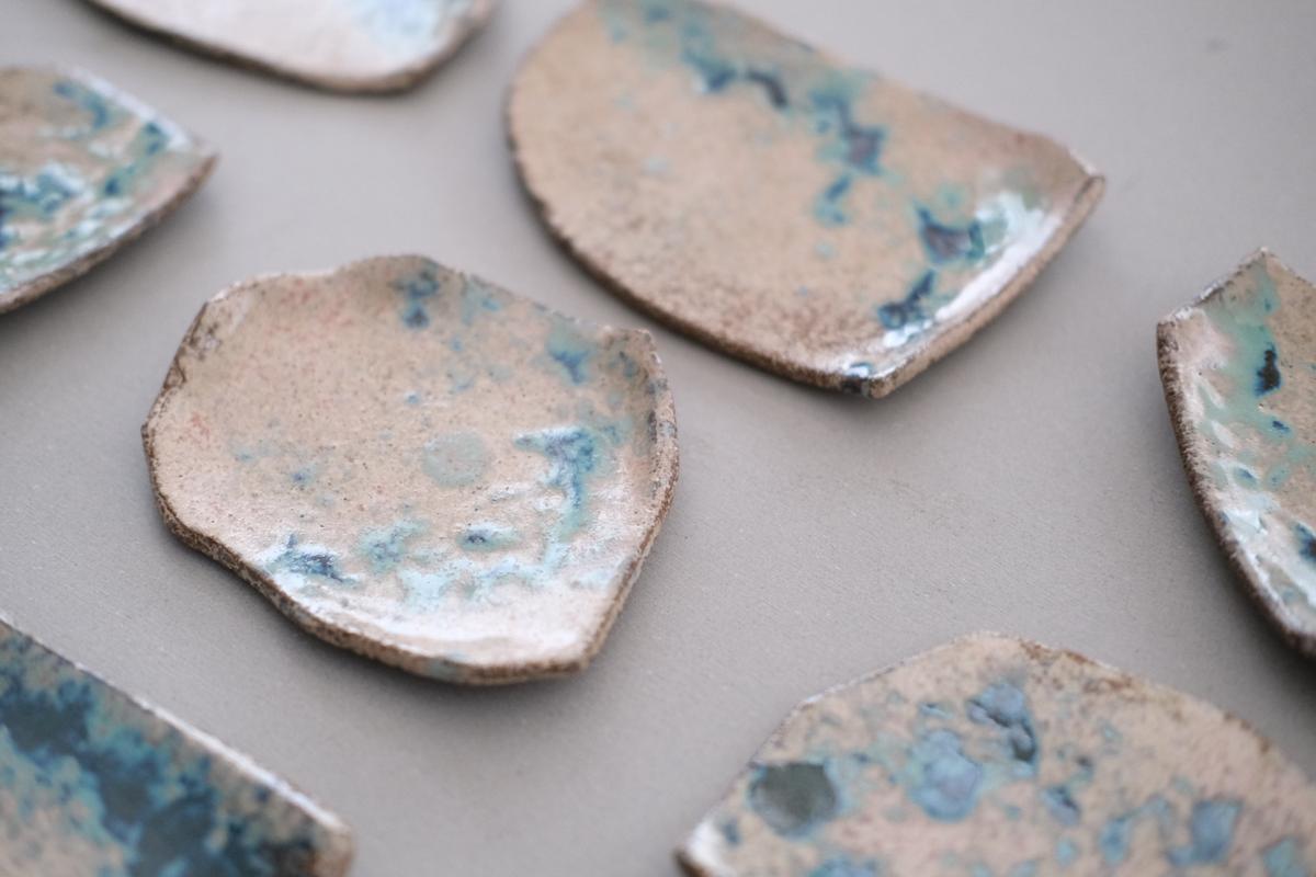 かけら皿　角　薄茶青