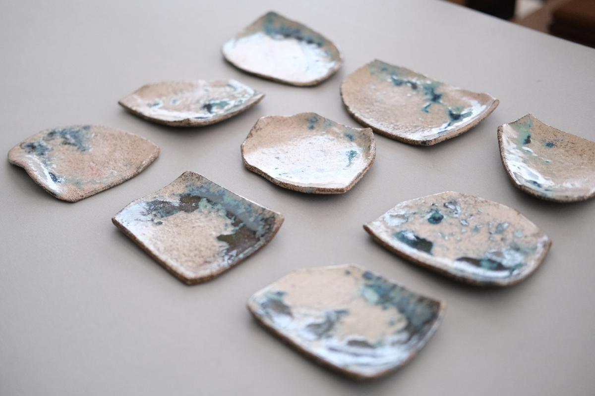 かけら皿　角　薄茶青