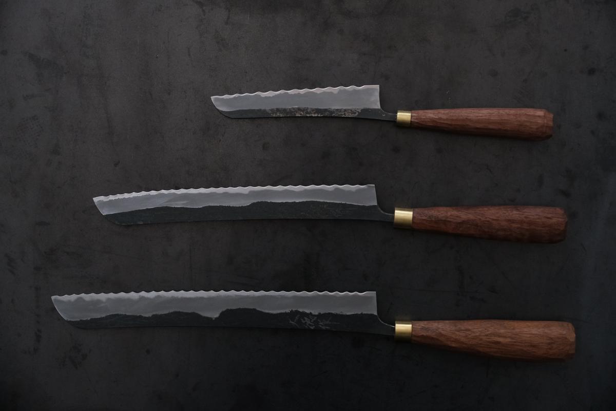 黒打ちパン切り包丁240mm 赤畠大徳