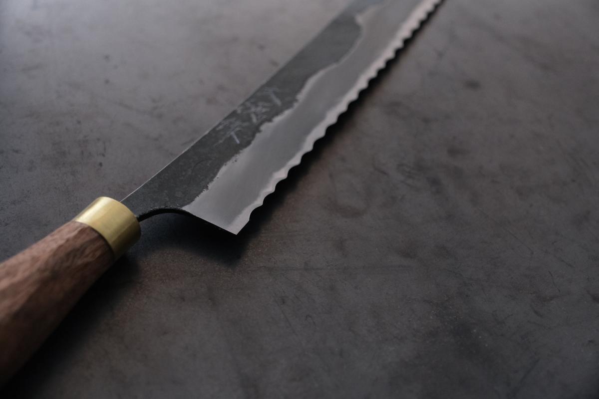 黒打ちパン切り包丁240mm 赤畠大徳