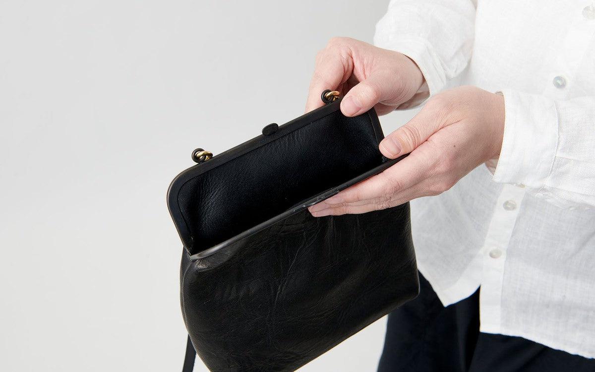 frame porch ＜エゾ鹿革黒染・Lマチあり＞ レザーショルダーポーチ SHO-61D