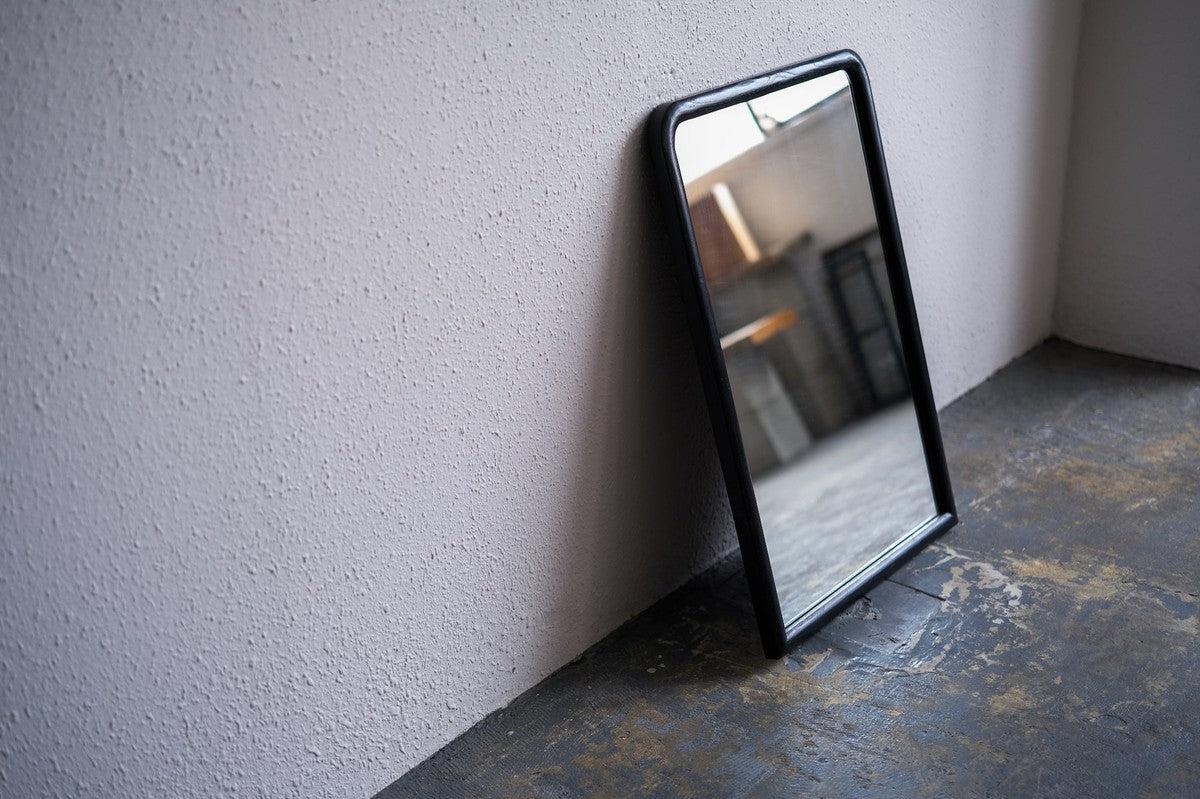 四角鏡 黒 458×664mm｜三浦治