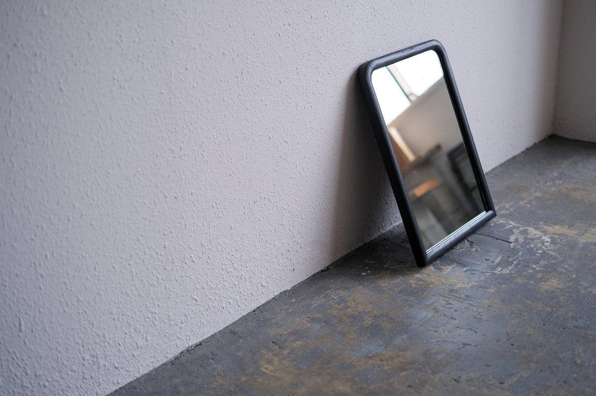 四角鏡 黒 368×490mm｜三浦治